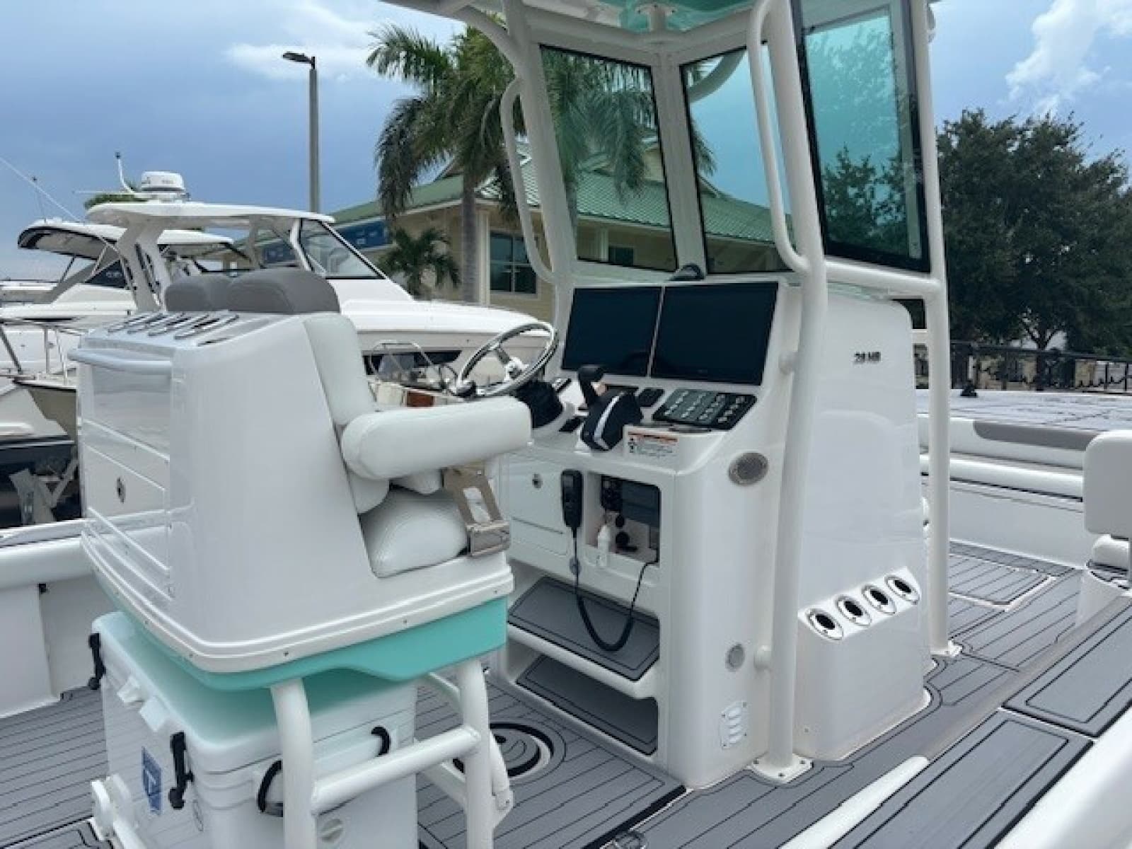 2025 Caymas 28 HB - Photo 9