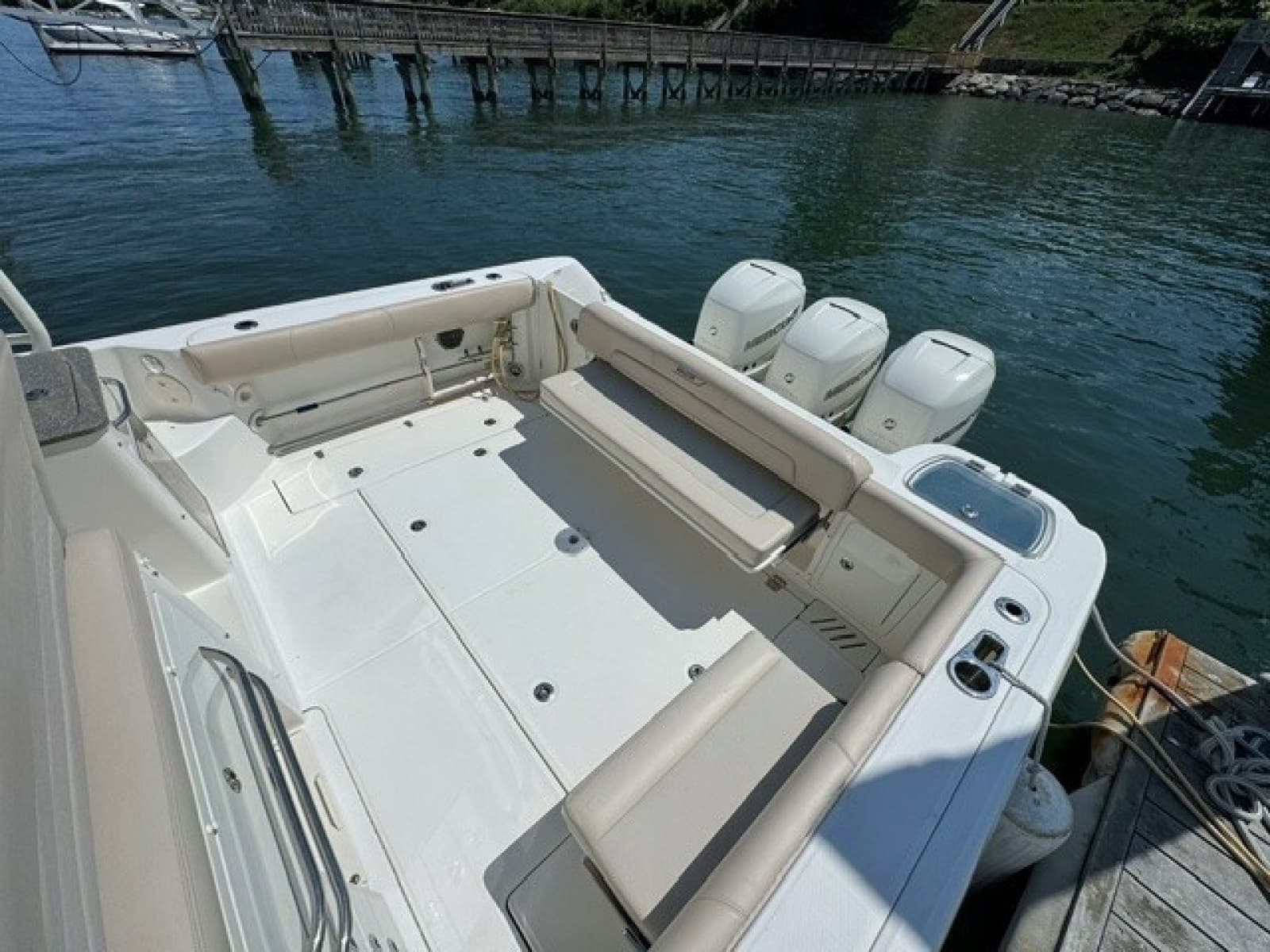 2016 Boston Whaler  - Photo 10