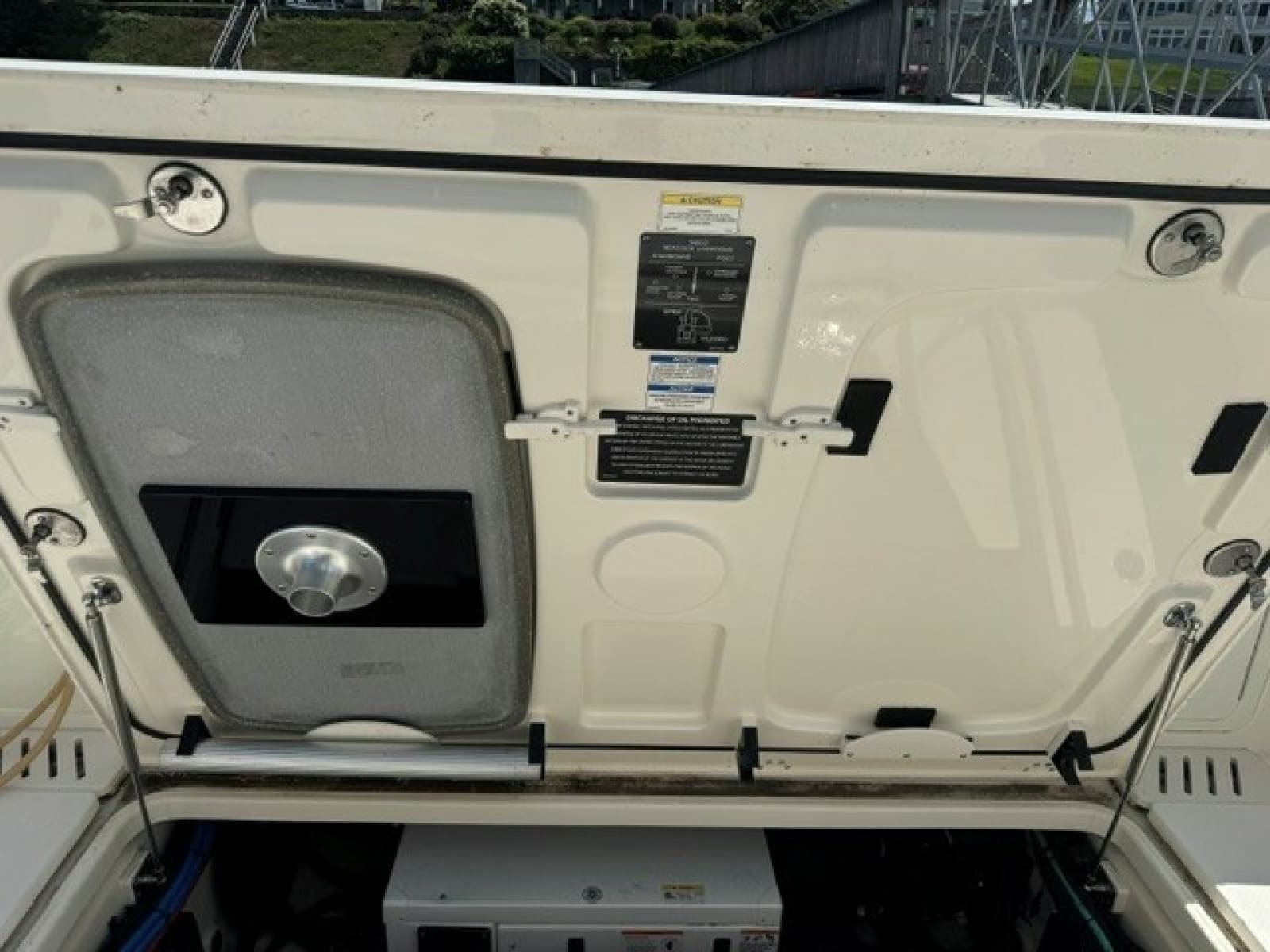 2016 Boston Whaler  - Photo 30