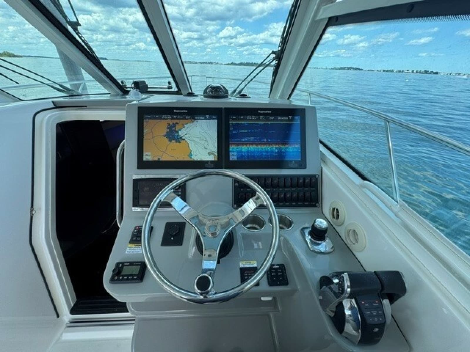 2016 Boston Whaler  - Photo 16