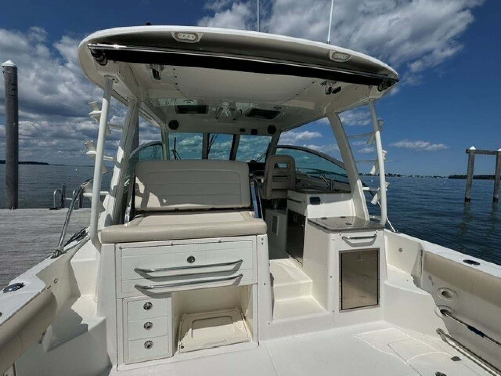 2016 Boston Whaler  - Photo 11