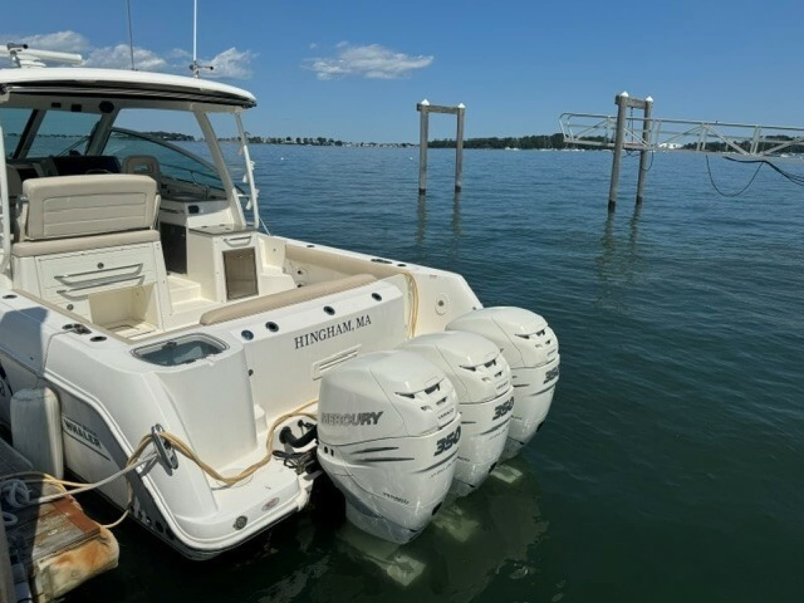 2016 Boston Whaler  - Photo 5