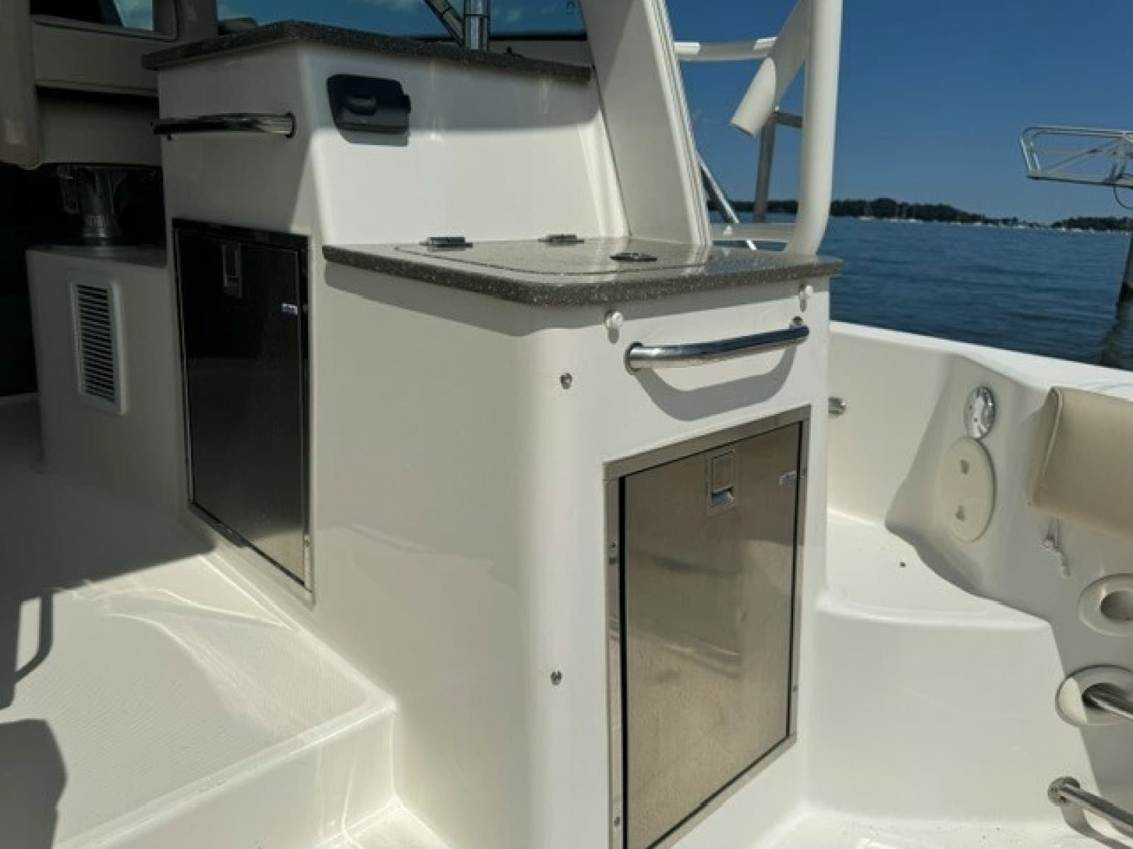 2016 Boston Whaler  - Photo 13