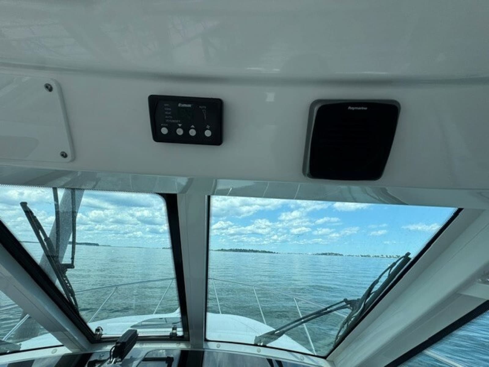2016 Boston Whaler  - Photo 18