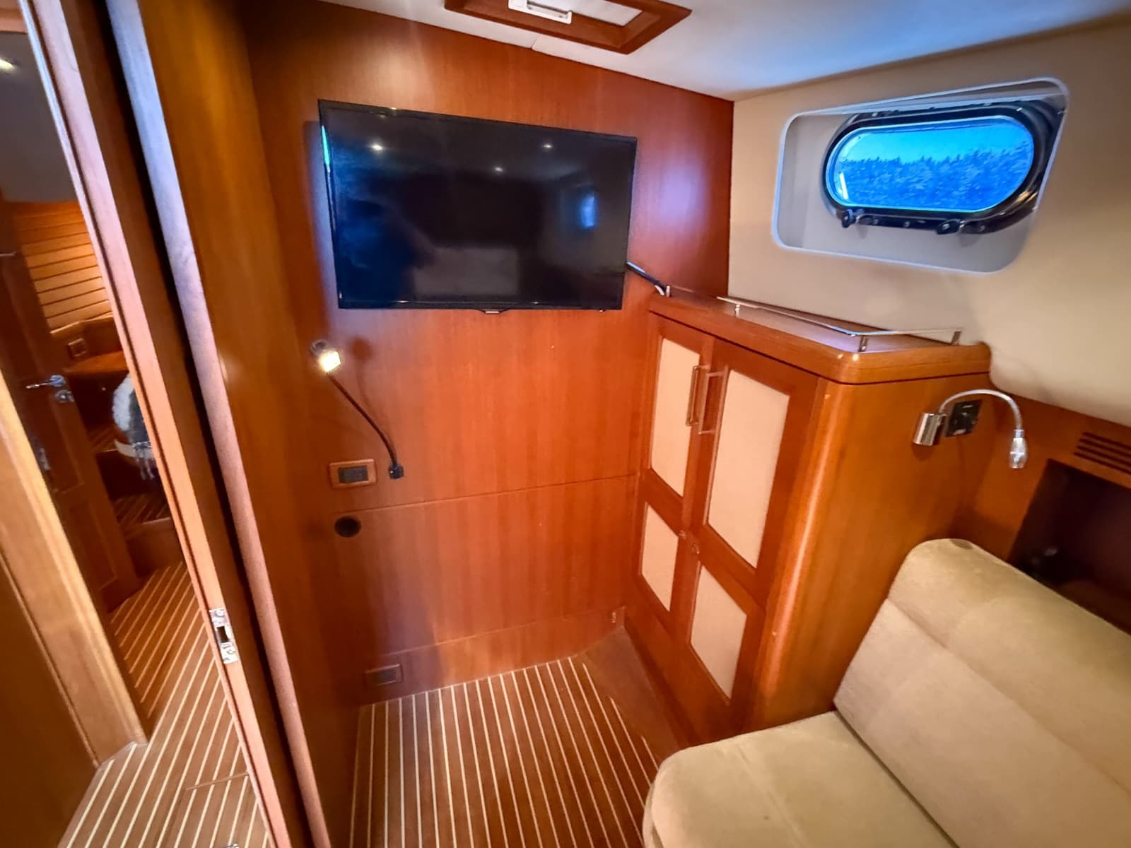 2008 Grand Banks  - Photo 37