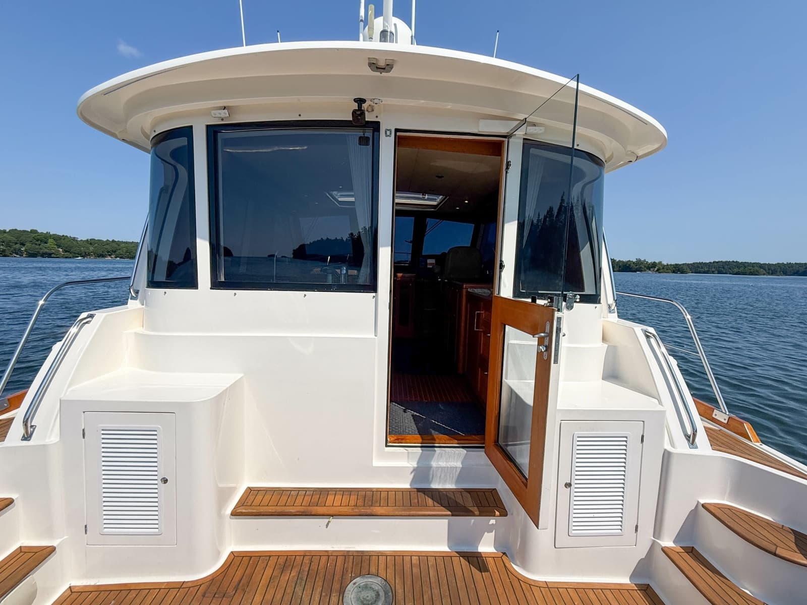 2008 Grand Banks  - Photo 9