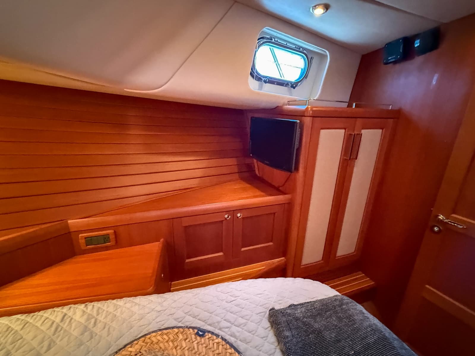 2008 Grand Banks  - Photo 31