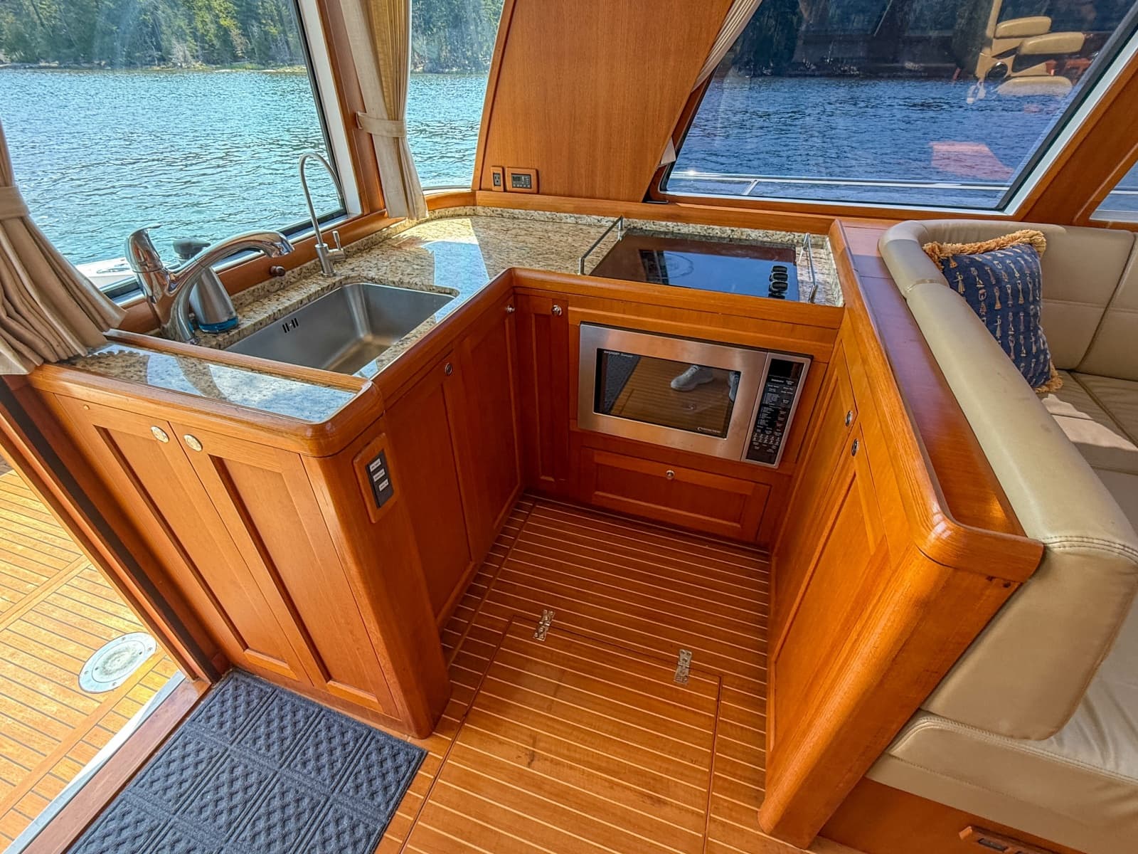 2008 Grand Banks  - Photo 12