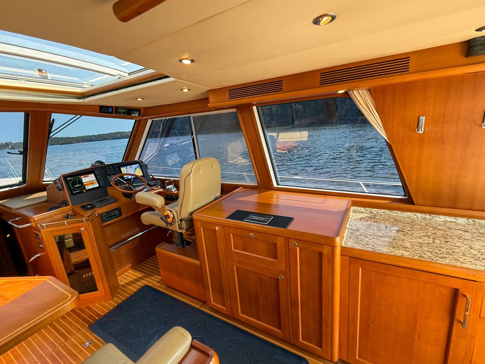 2008 Grand Banks  - Photo 18