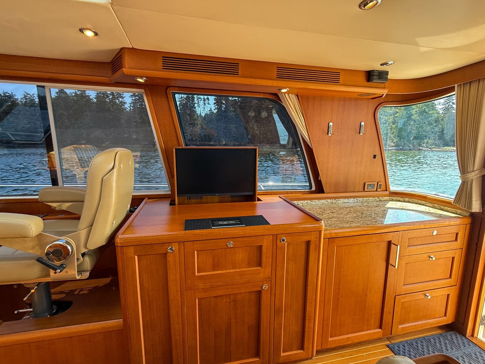 2008 Grand Banks  - Photo 20