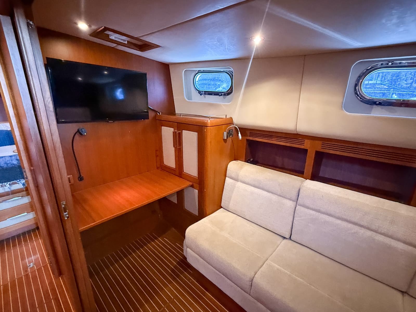 2008 Grand Banks  - Photo 38