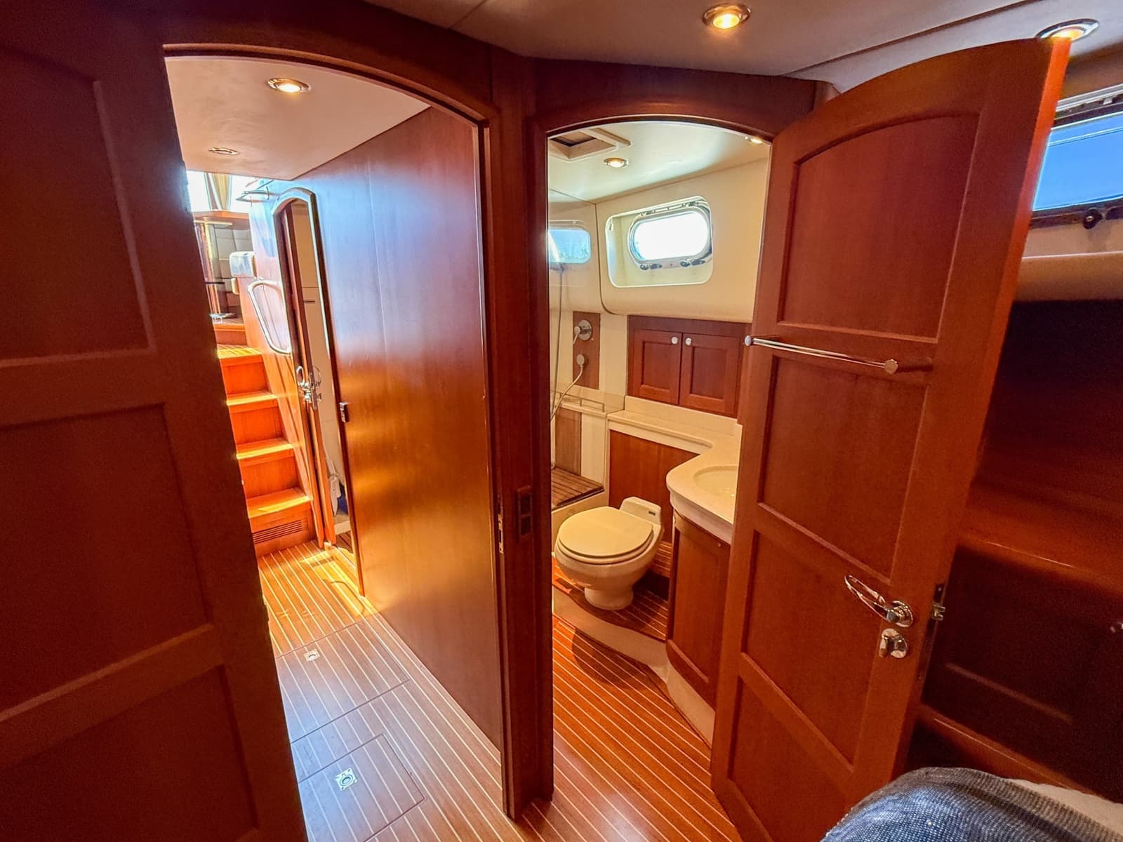 2008 Grand Banks  - Photo 32