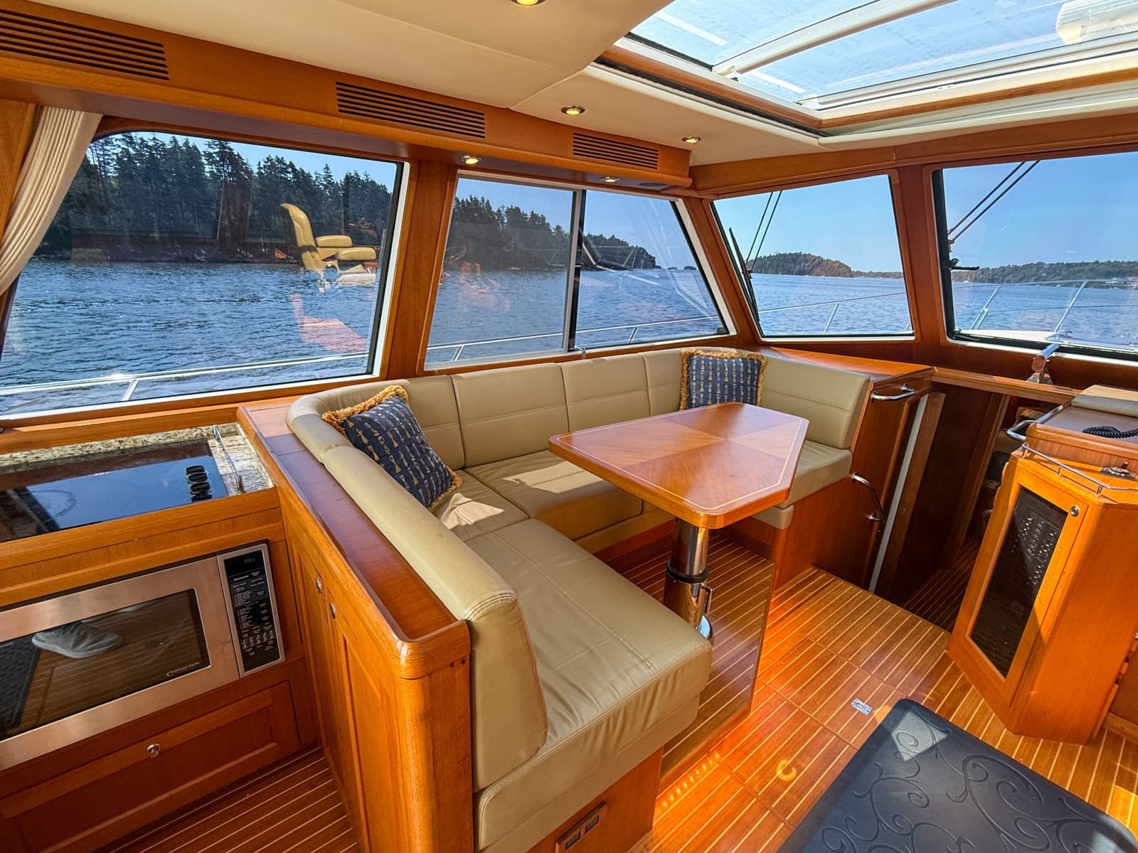 2008 Grand Banks  - Photo 15