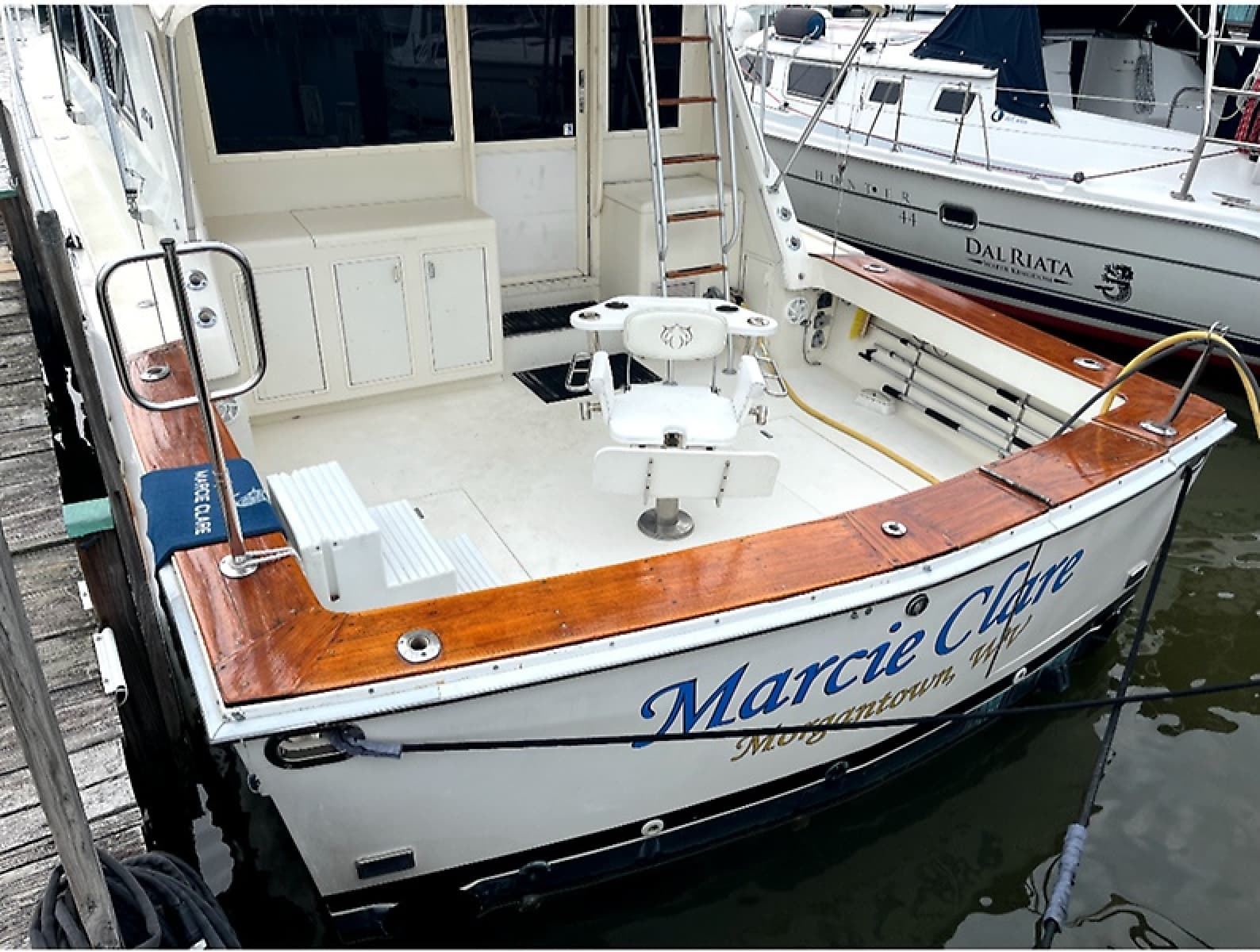 1989 Viking 48 Convertible - Photo 5
