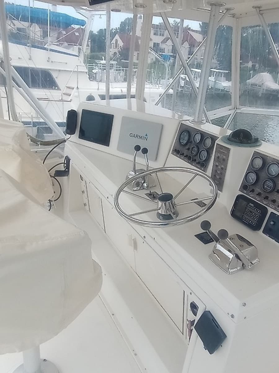 1989 Viking 48 Convertible - Photo 27