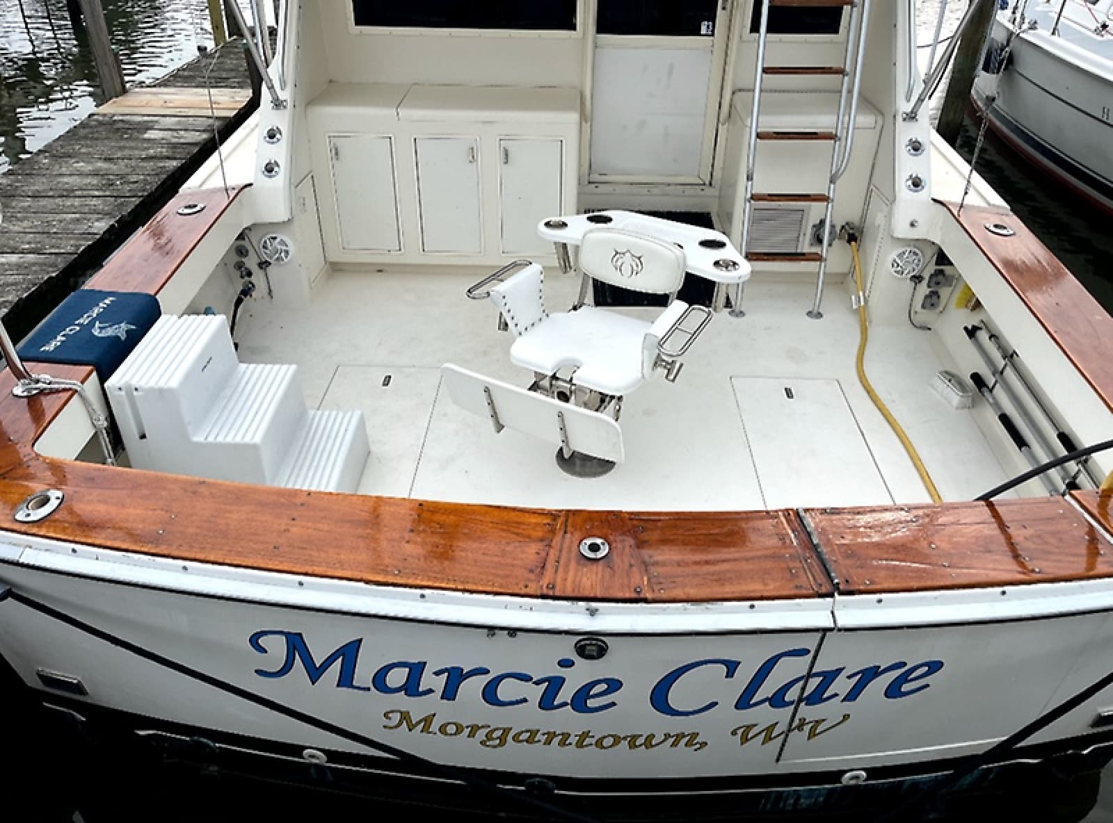1989 Viking 48 Convertible - Photo 4
