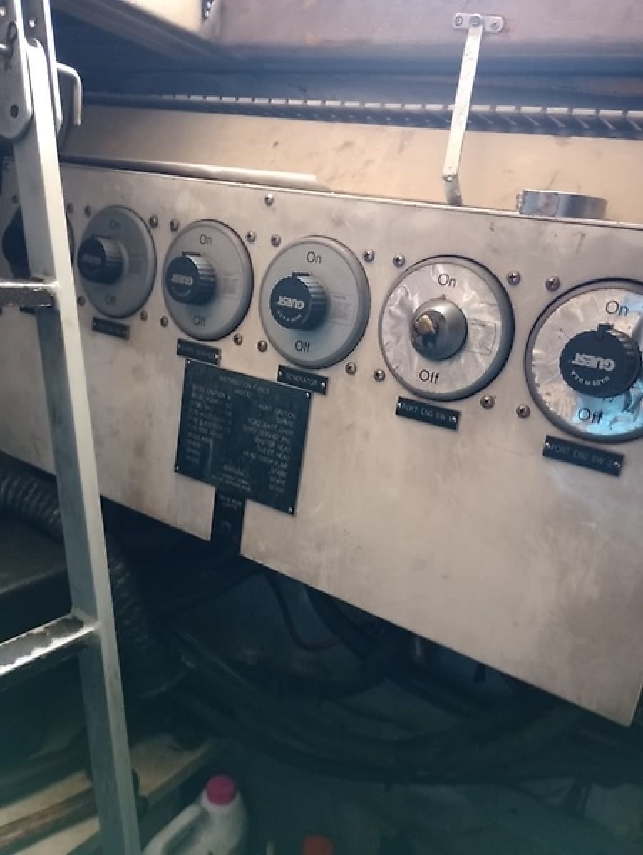 1989 Viking 48 Convertible - Photo 43