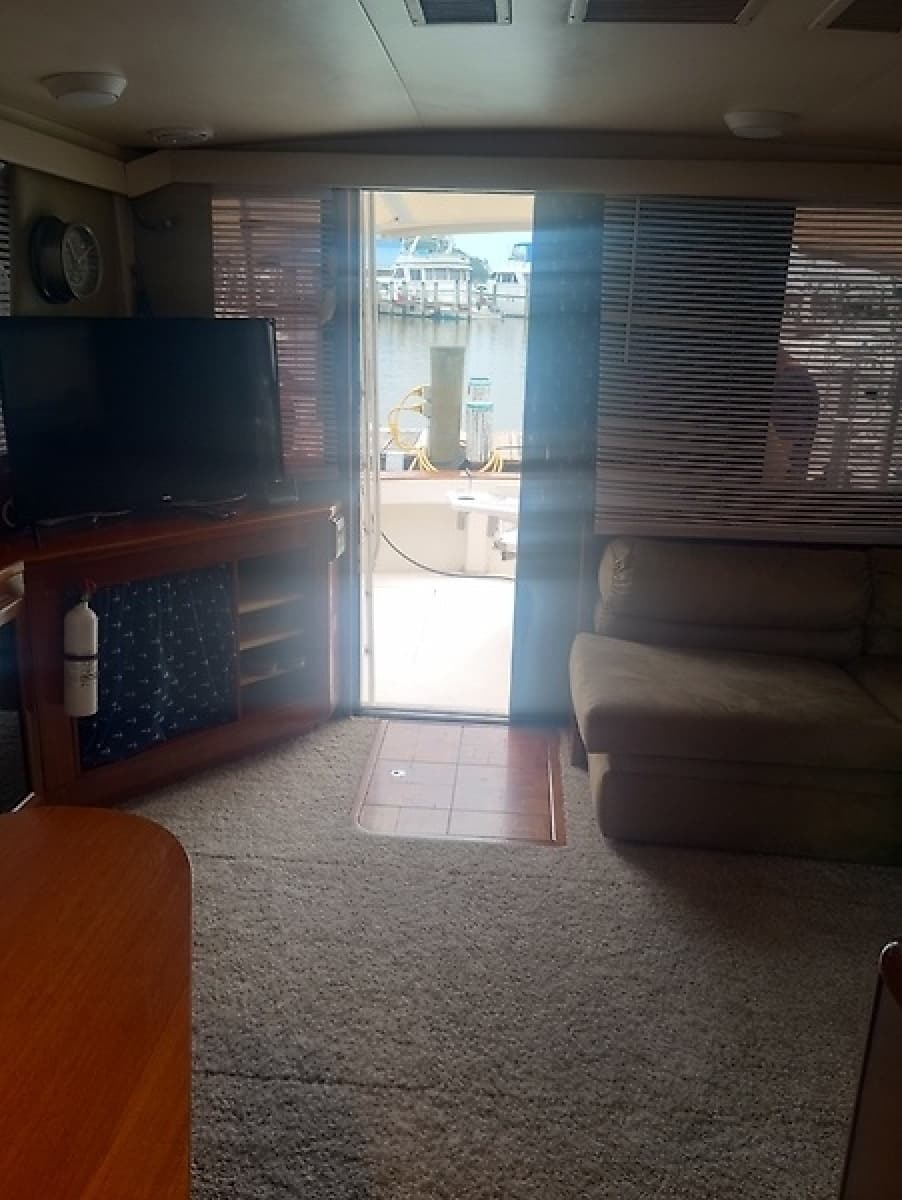 1989 Viking 48 Convertible - Photo 26