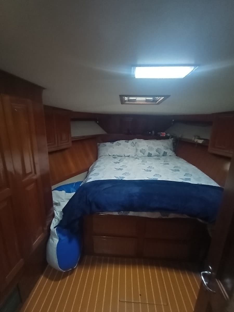 1989 Viking 48 Convertible - Photo 21