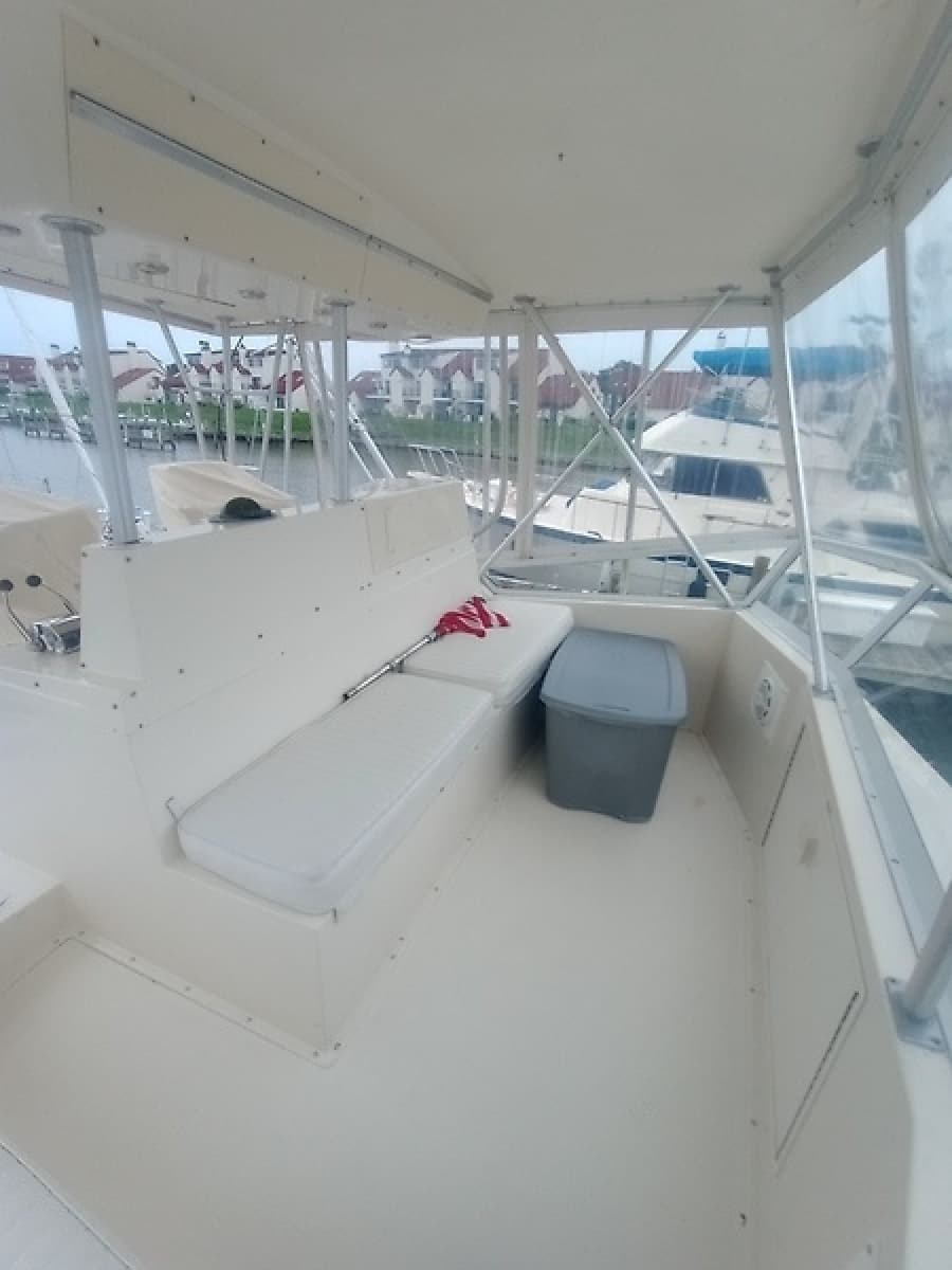 1989 Viking 48 Convertible - Photo 29