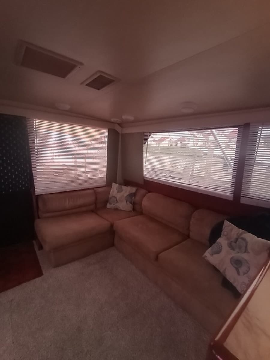 1989 Viking 48 Convertible - Photo 14