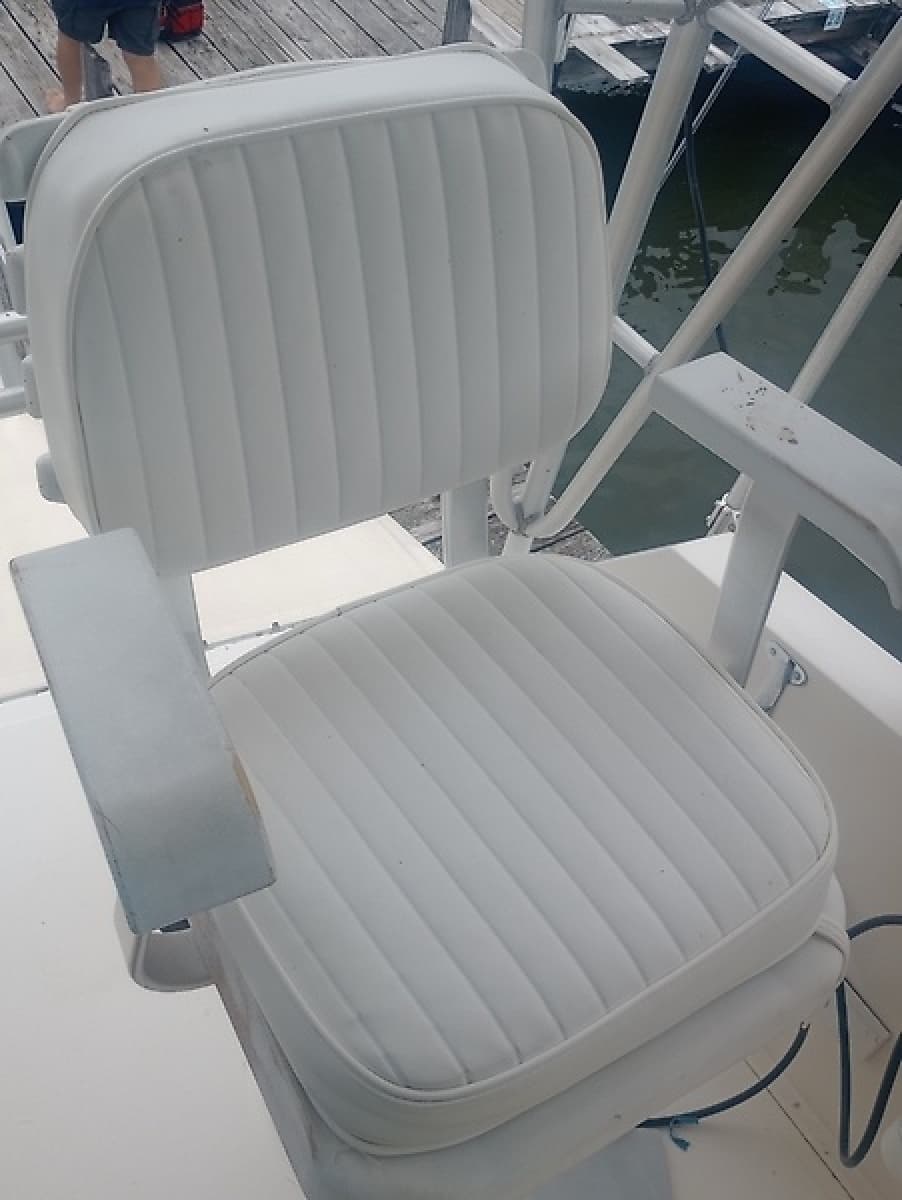 1989 Viking 48 Convertible - Photo 34