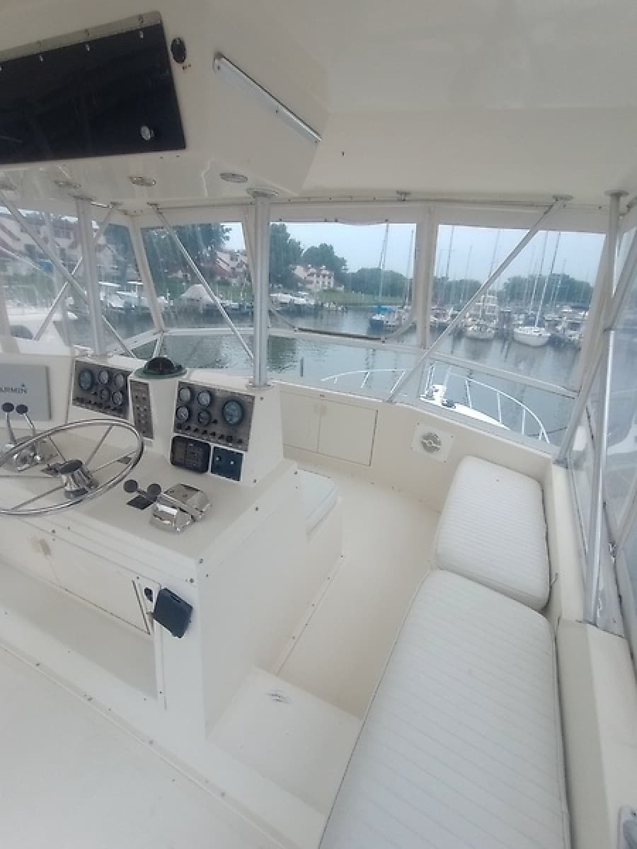 1989 Viking 48 Convertible - Photo 28