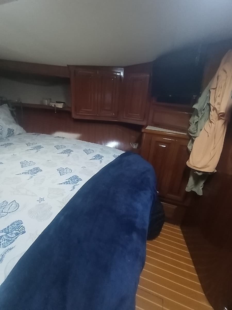 1989 Viking 48 Convertible - Photo 23