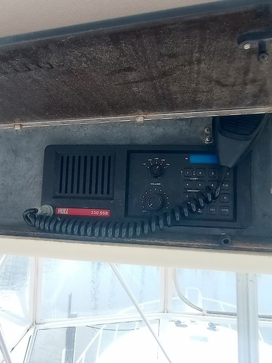 1989 Viking 48 Convertible - Photo 38