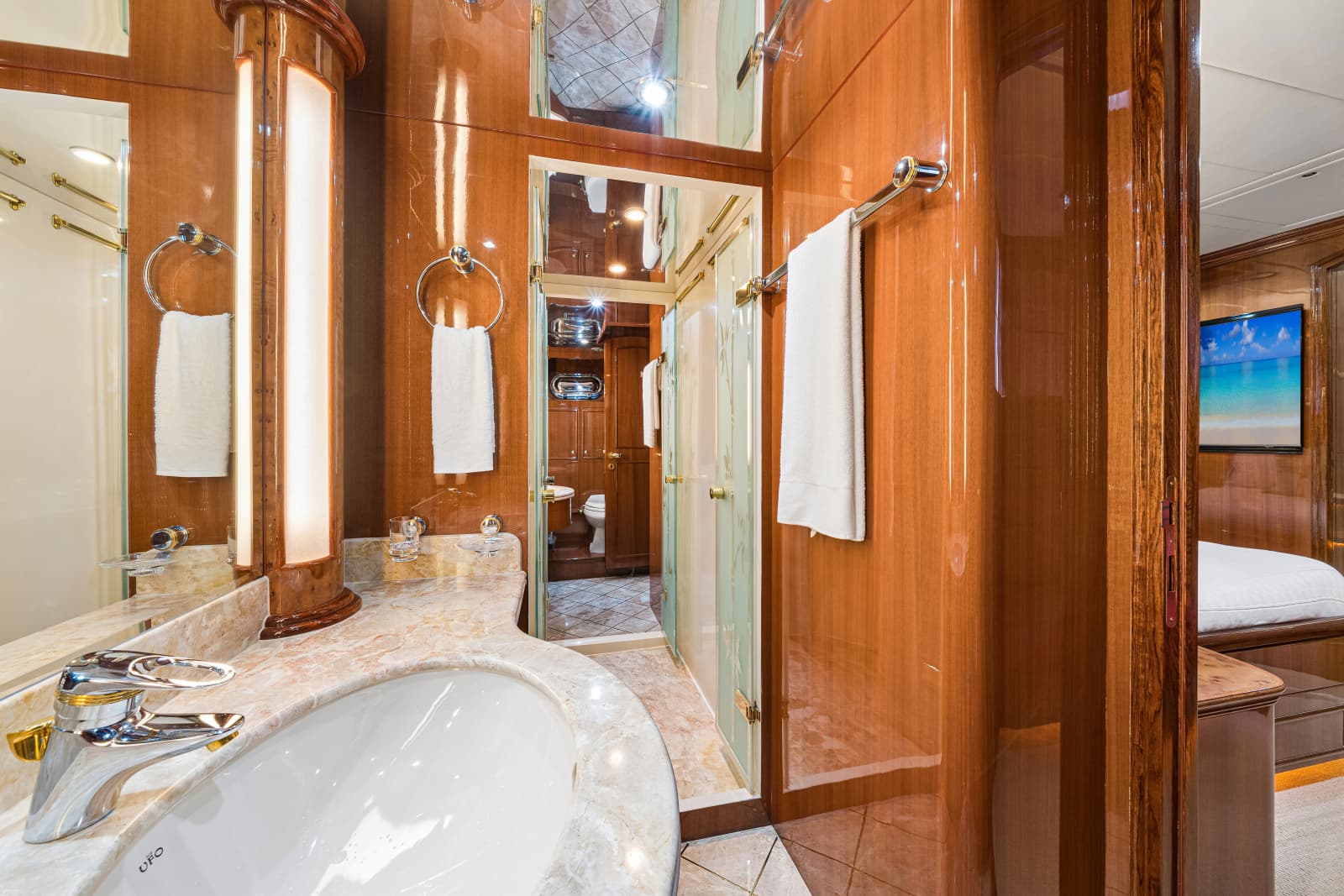 2006 Horizon 82 Skylounge - Photo 34