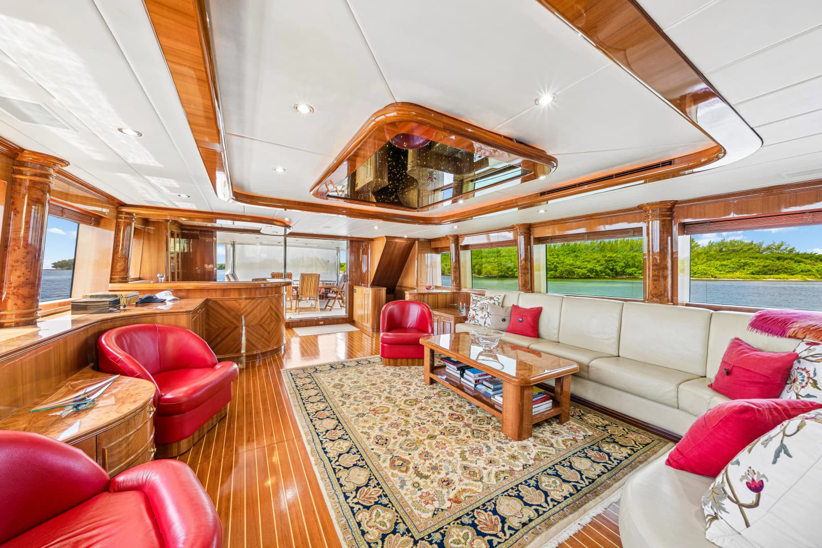 2006 Horizon 82 Skylounge - Photo 18