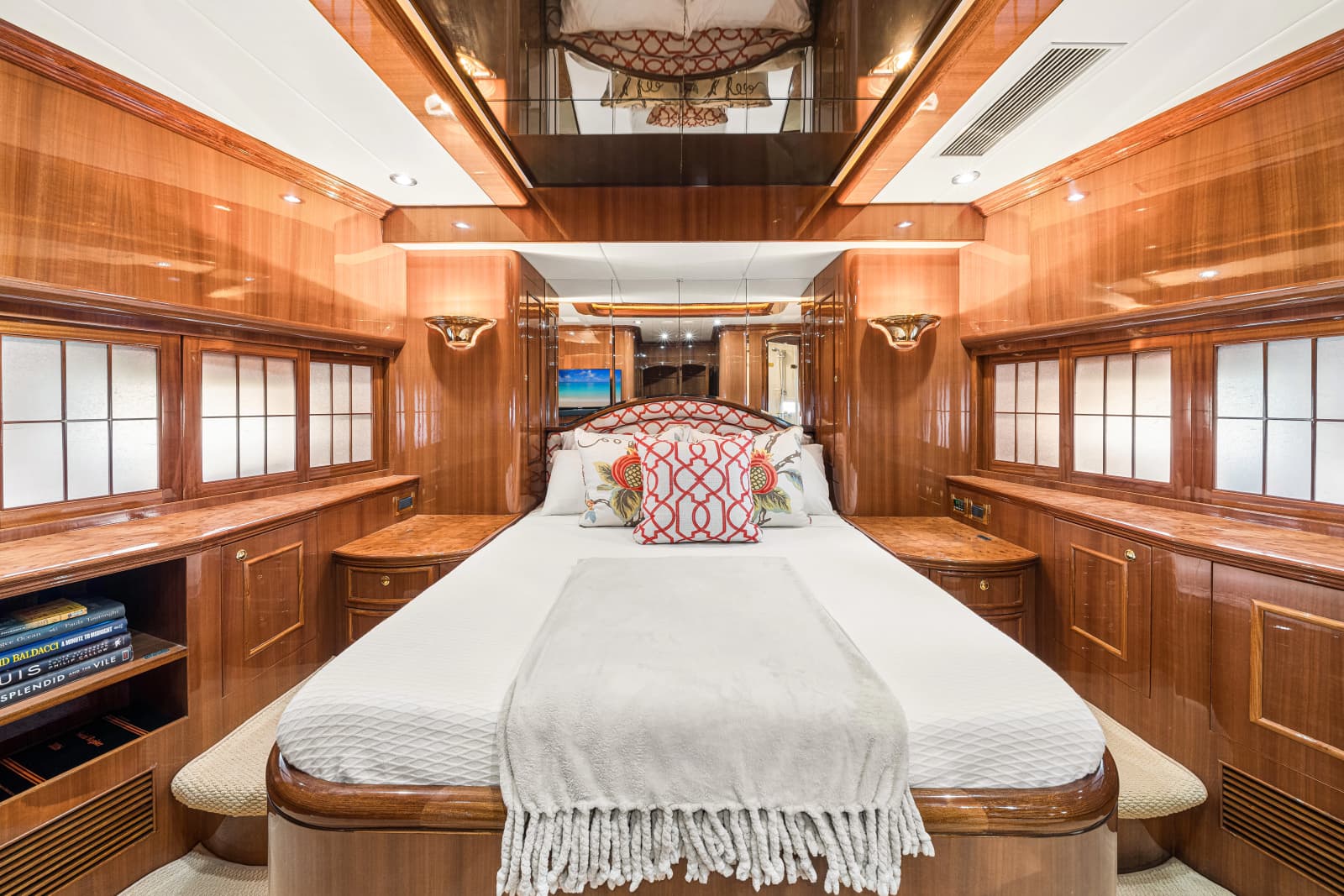 2006 Horizon 82 Skylounge - Photo 35