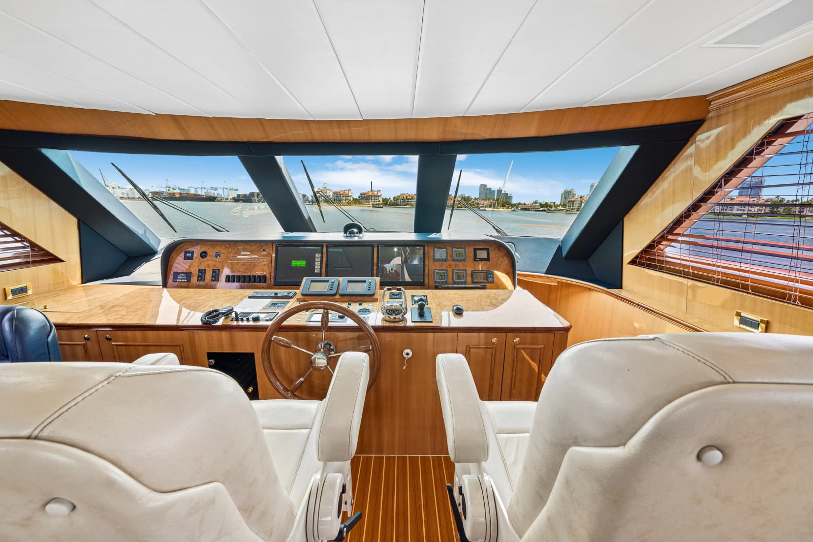 2006 Horizon 82 Skylounge - Photo 45
