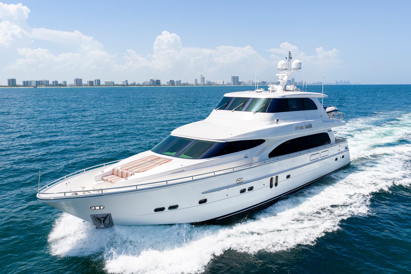 2006 Horizon 82 Skylounge - Photo 2