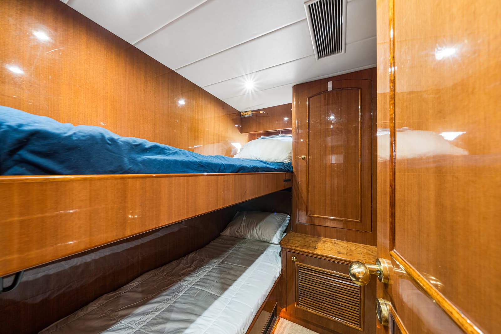 2006 Horizon 82 Skylounge - Photo 57