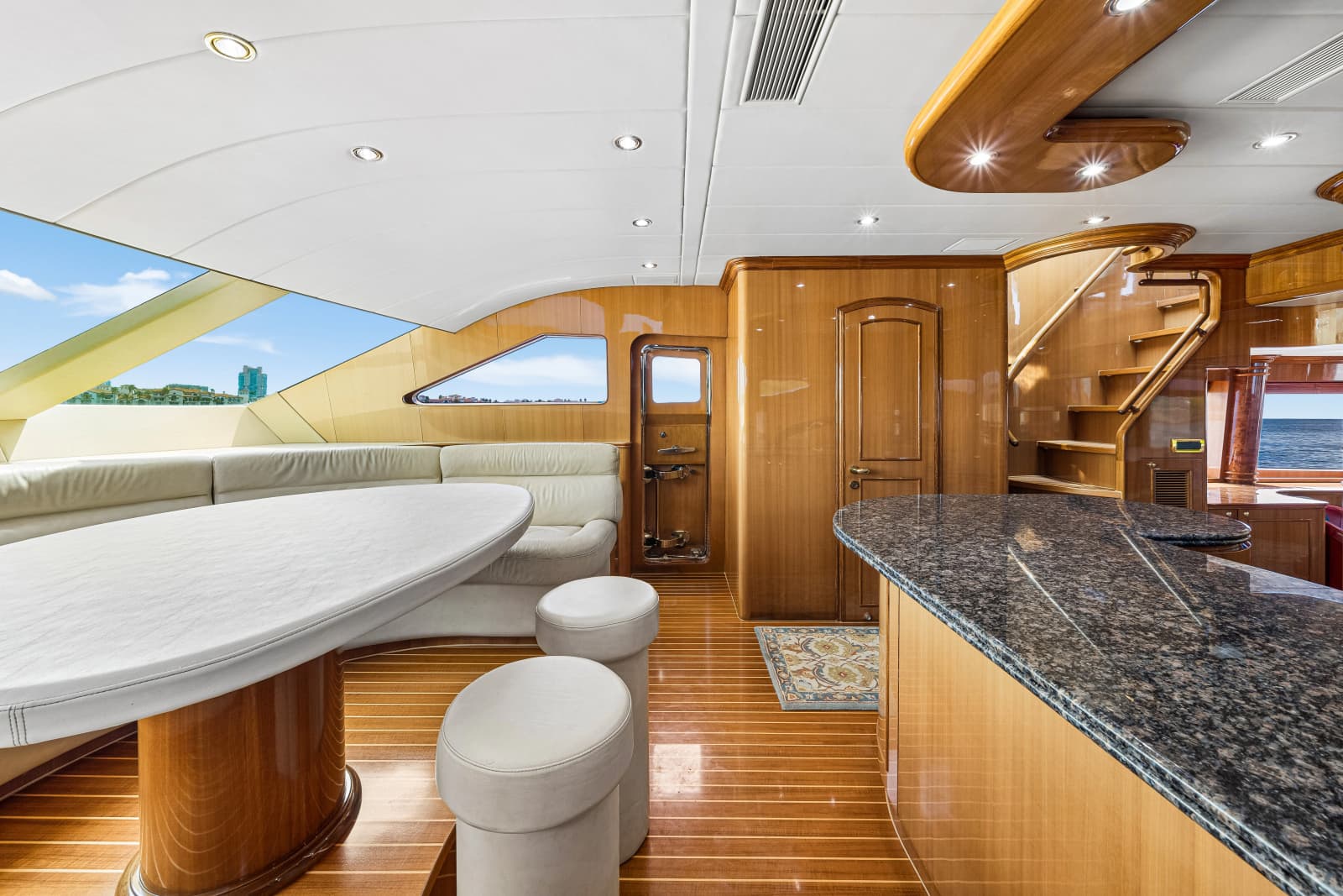 2006 Horizon 82 Skylounge - Photo 21