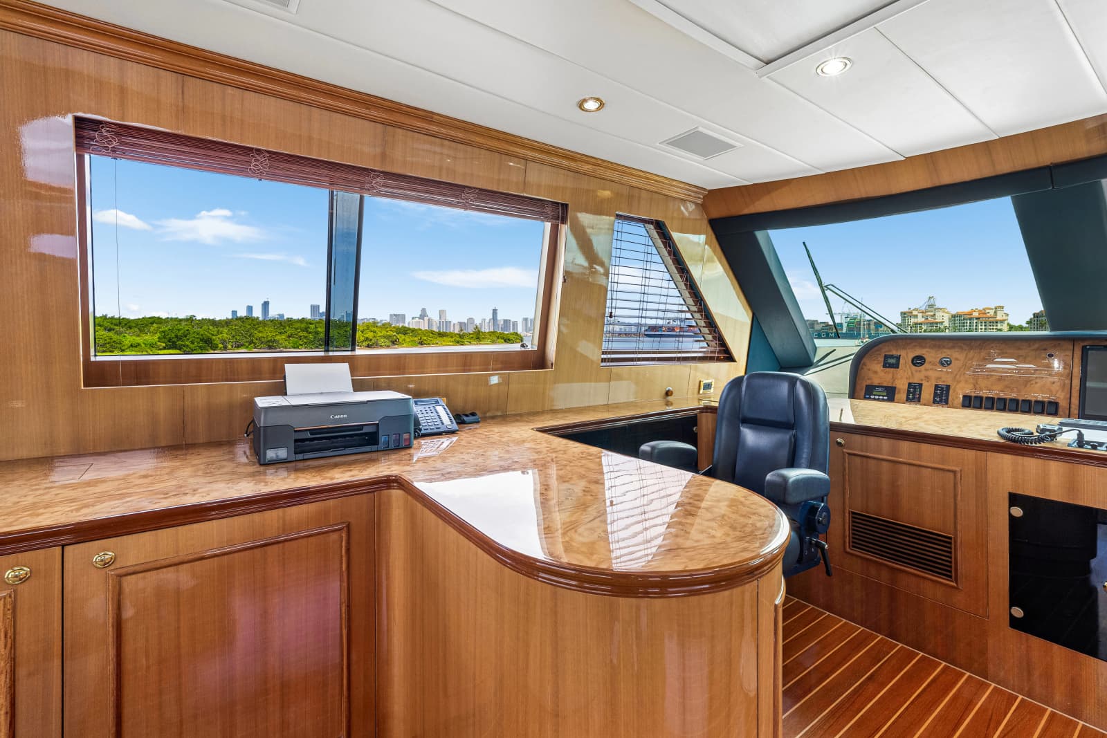 2006 Horizon 82 Skylounge - Photo 44