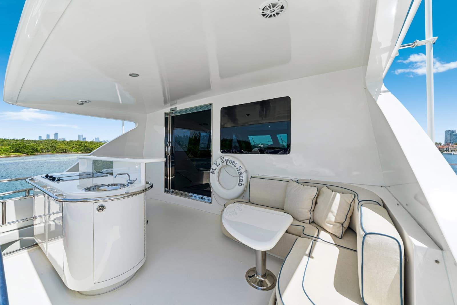 2006 Horizon 82 Skylounge - Photo 48