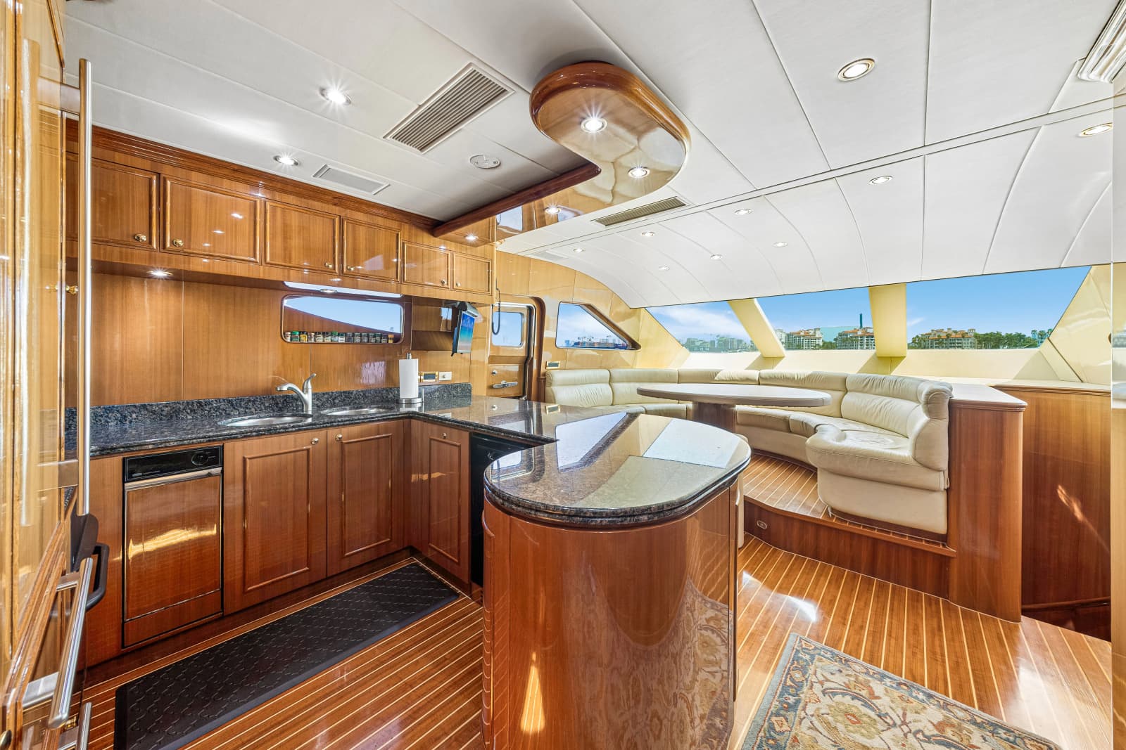 2006 Horizon 82 Skylounge - Photo 19