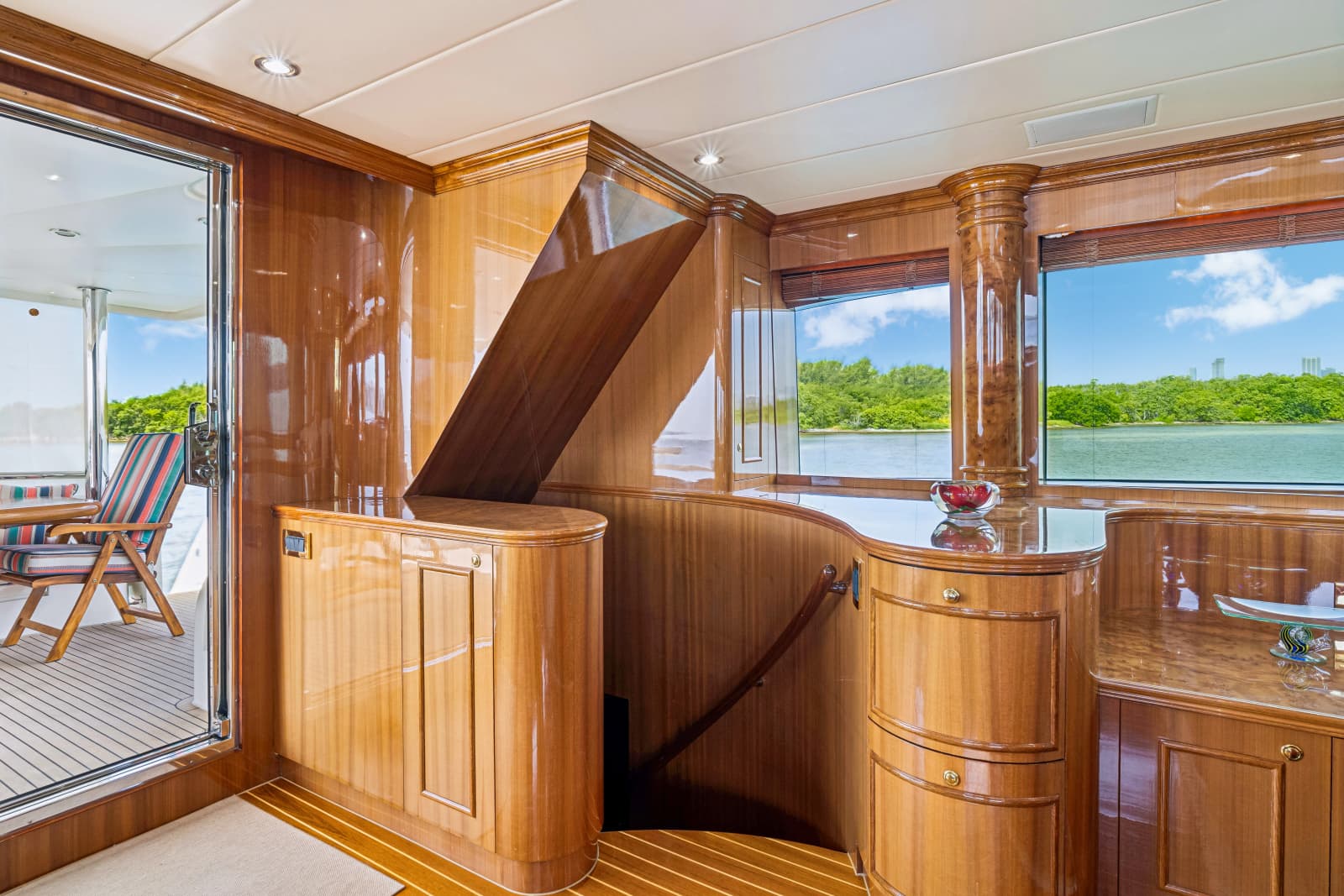 2006 Horizon 82 Skylounge - Photo 15