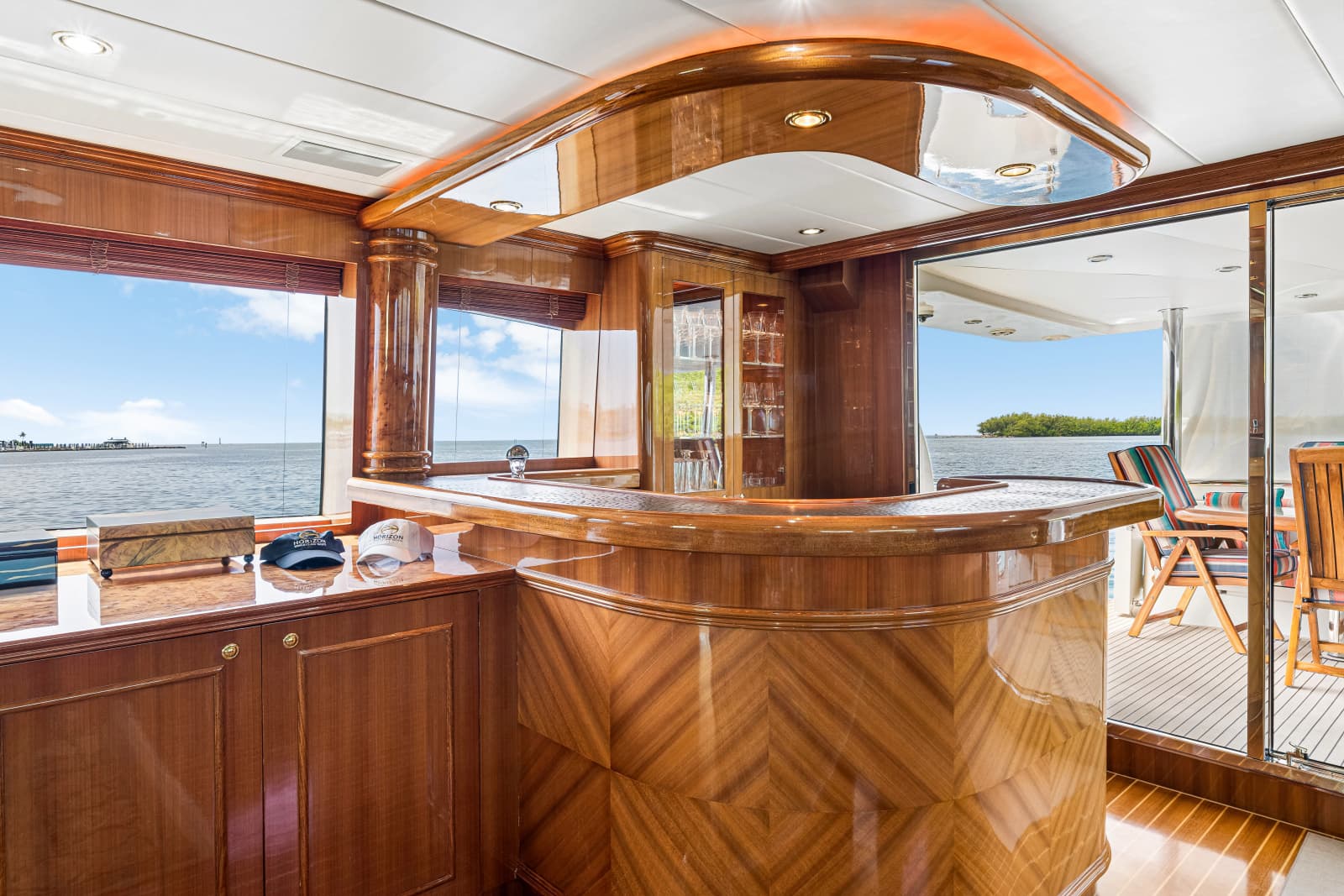 2006 Horizon 82 Skylounge - Photo 14