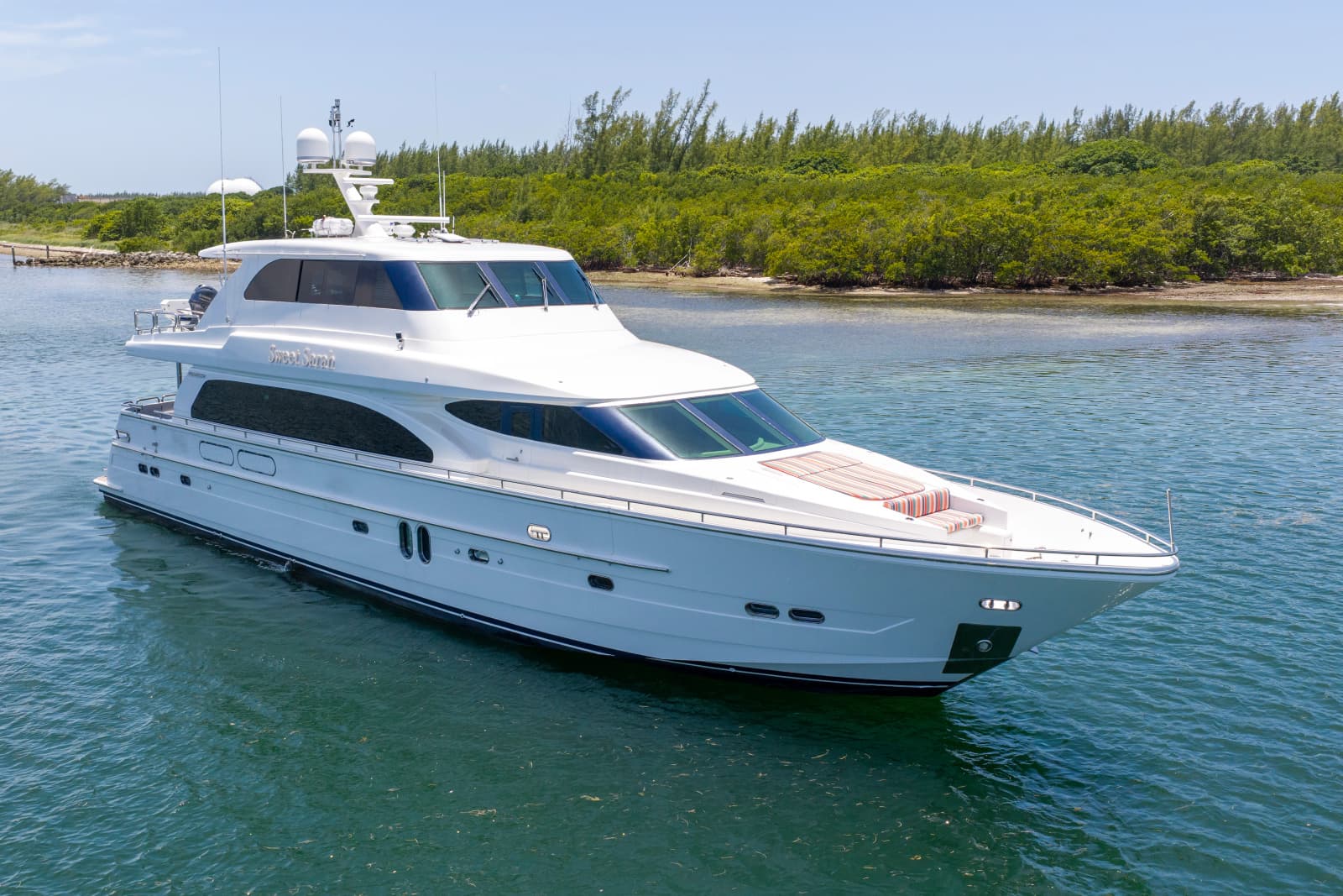 2006 Horizon 82 Skylounge - Photo 3