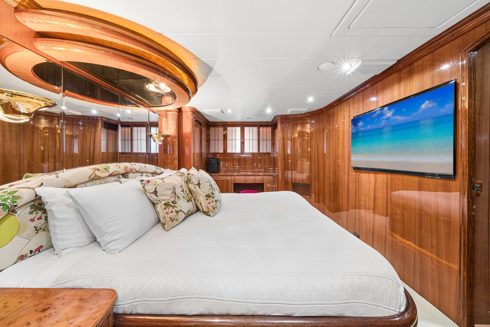 2006 Horizon 82 Skylounge - Photo 28