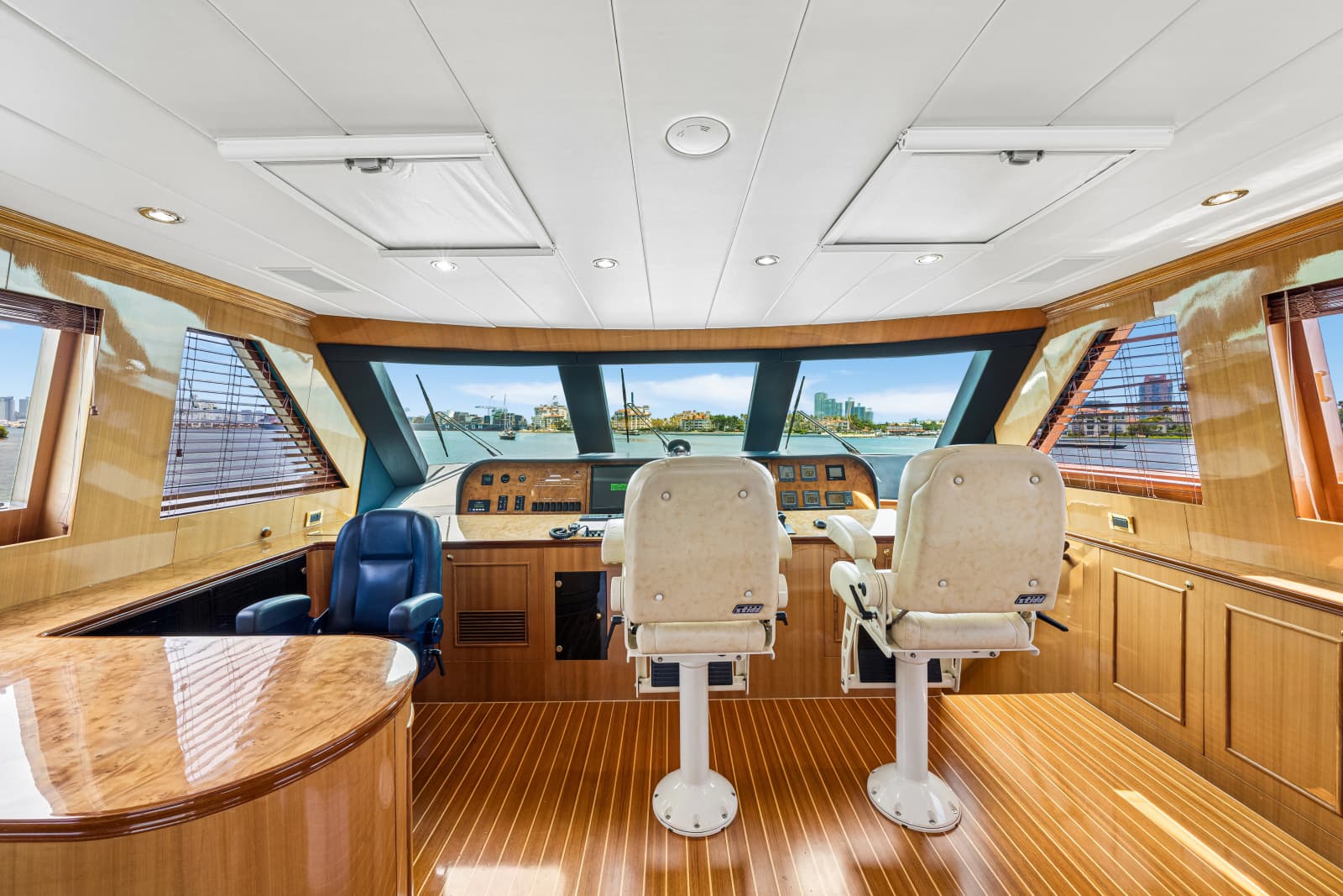 2006 Horizon 82 Skylounge - Photo 41