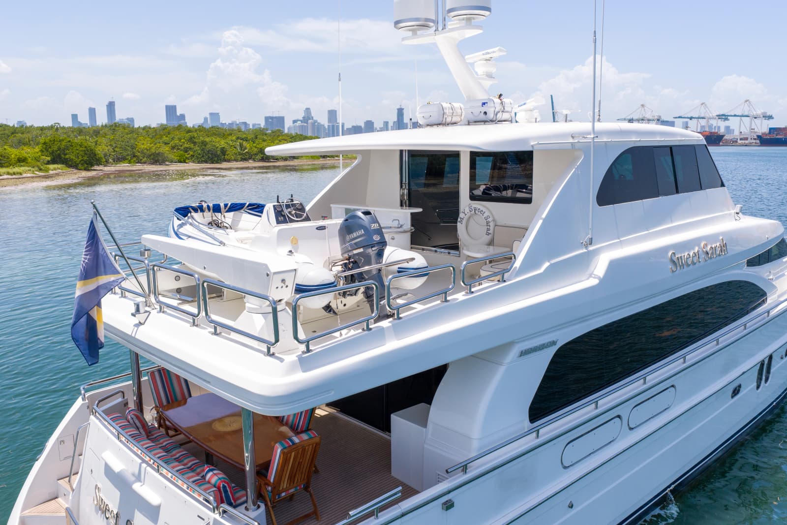 2006 Horizon 82 Skylounge - Photo 7