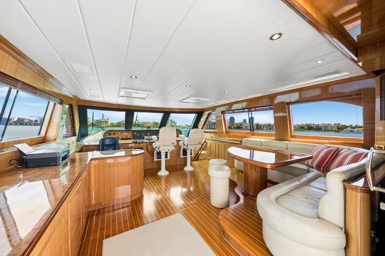 2006 Horizon 82 Skylounge - Photo 40