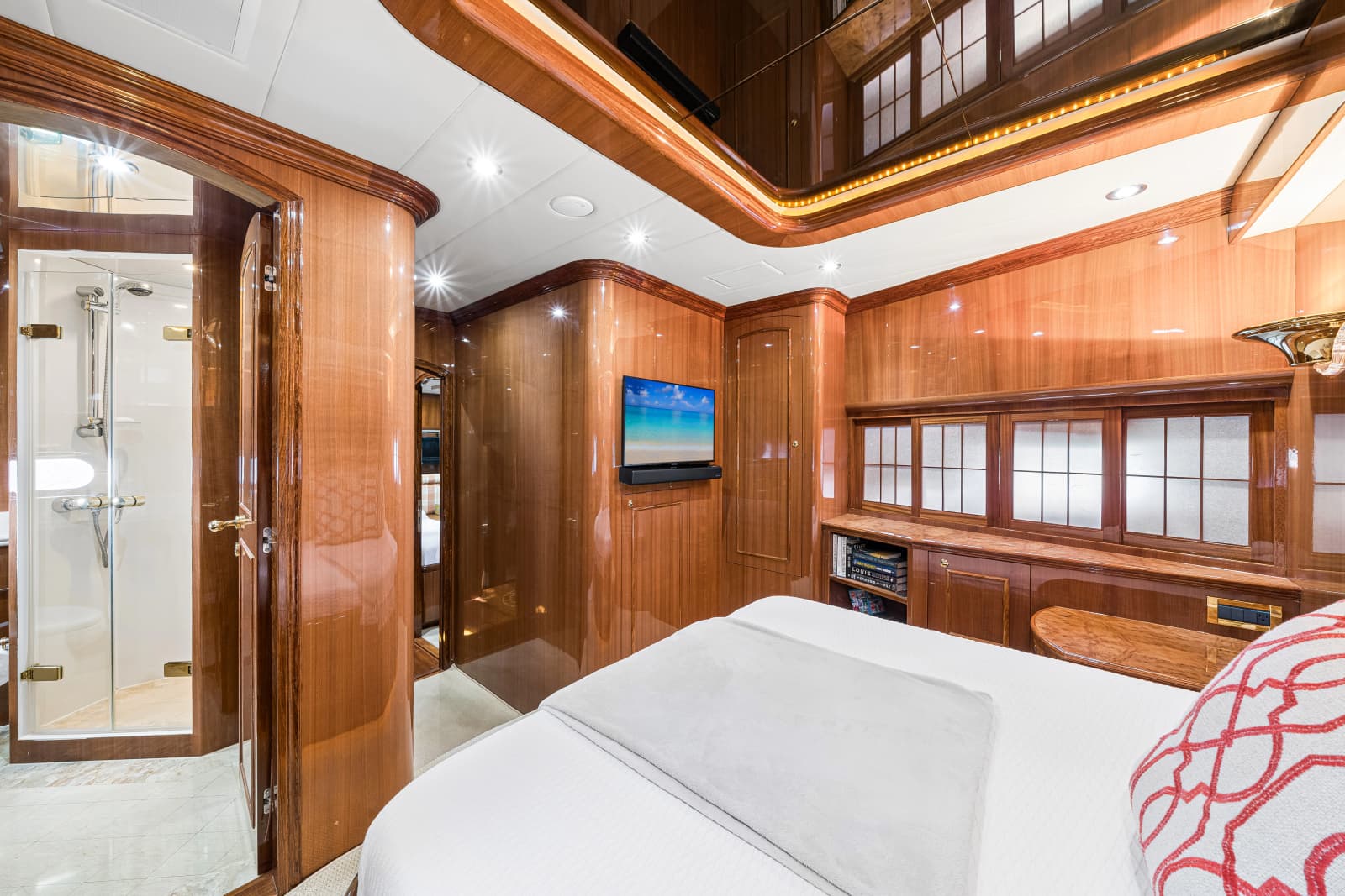 2006 Horizon 82 Skylounge - Photo 36