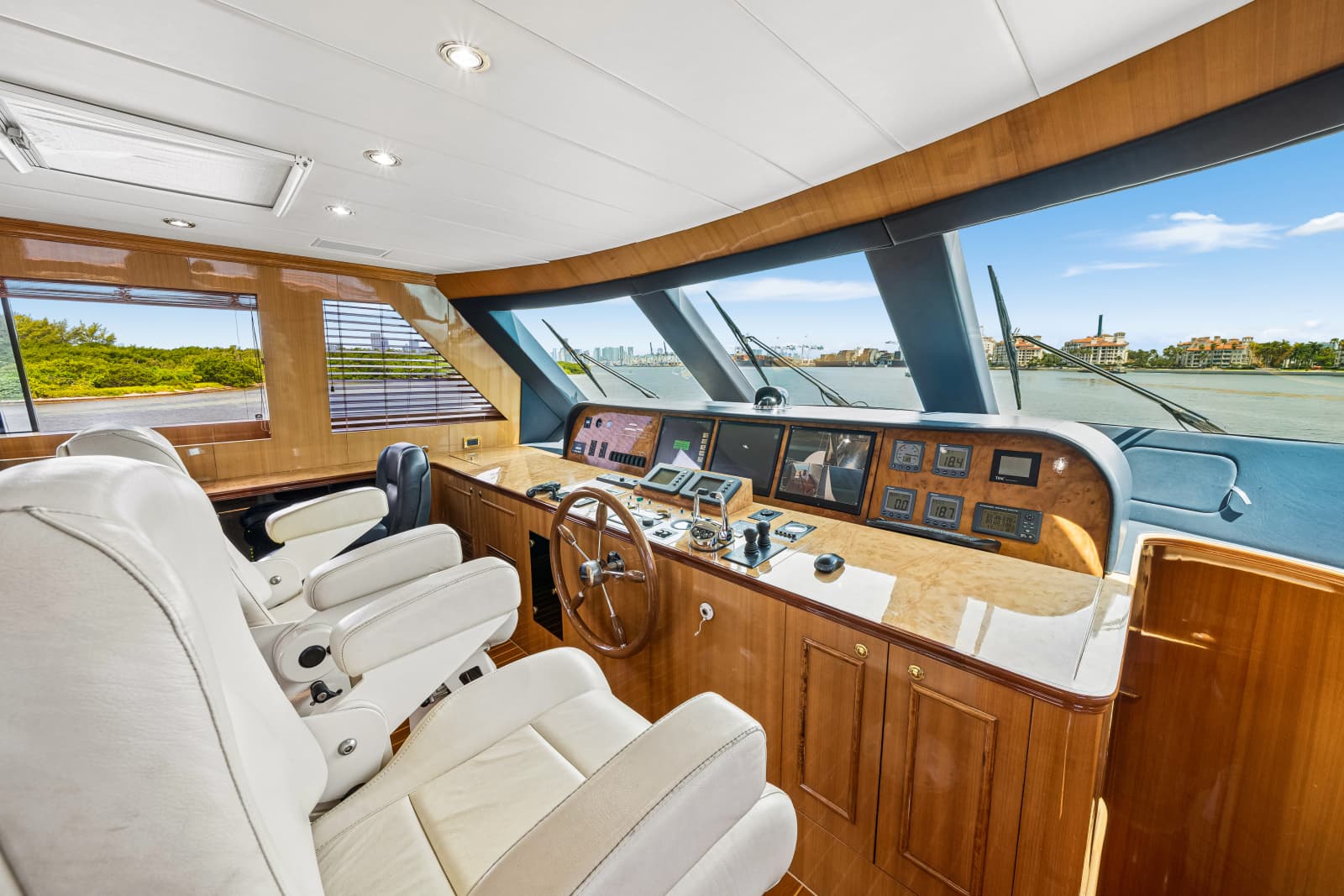 2006 Horizon 82 Skylounge - Photo 46