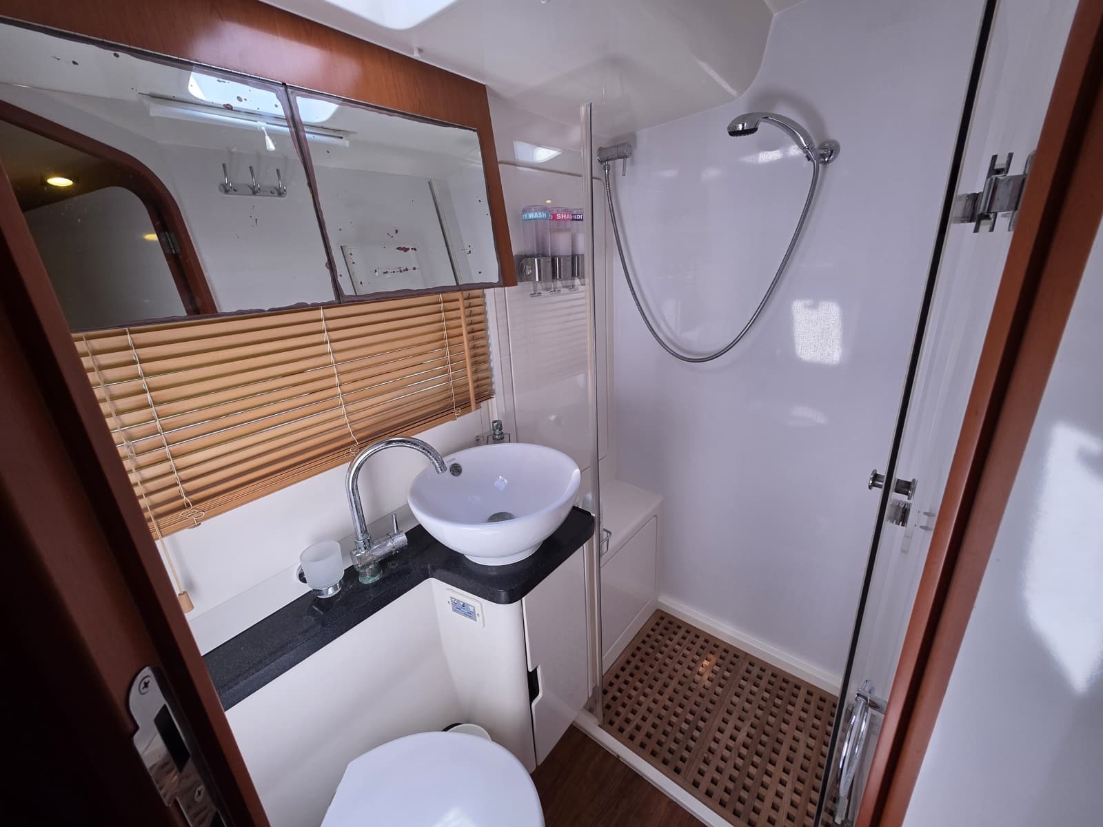 2016 Aquila 48 - Photo 20