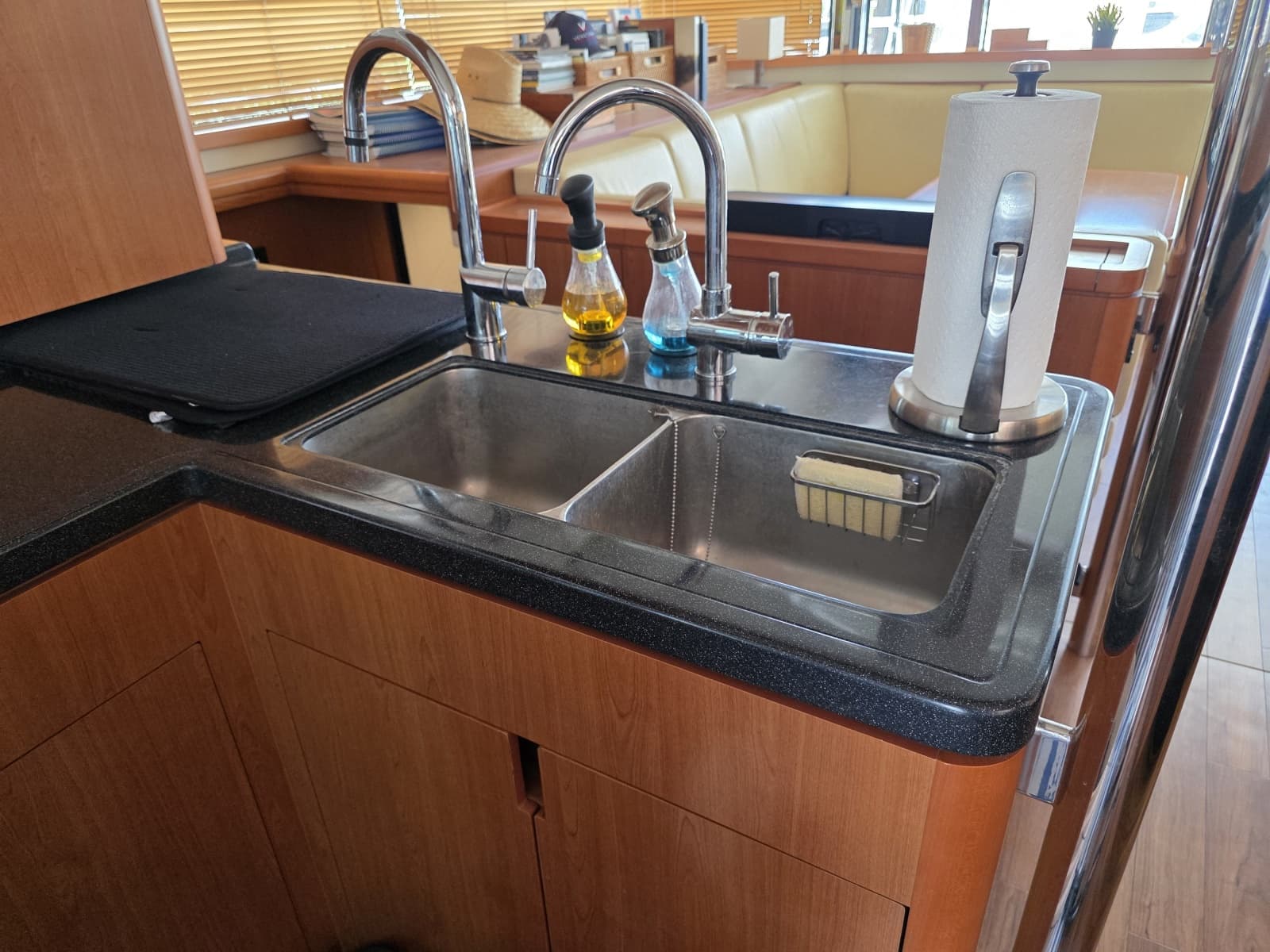 2016 Aquila 48 - Photo 13